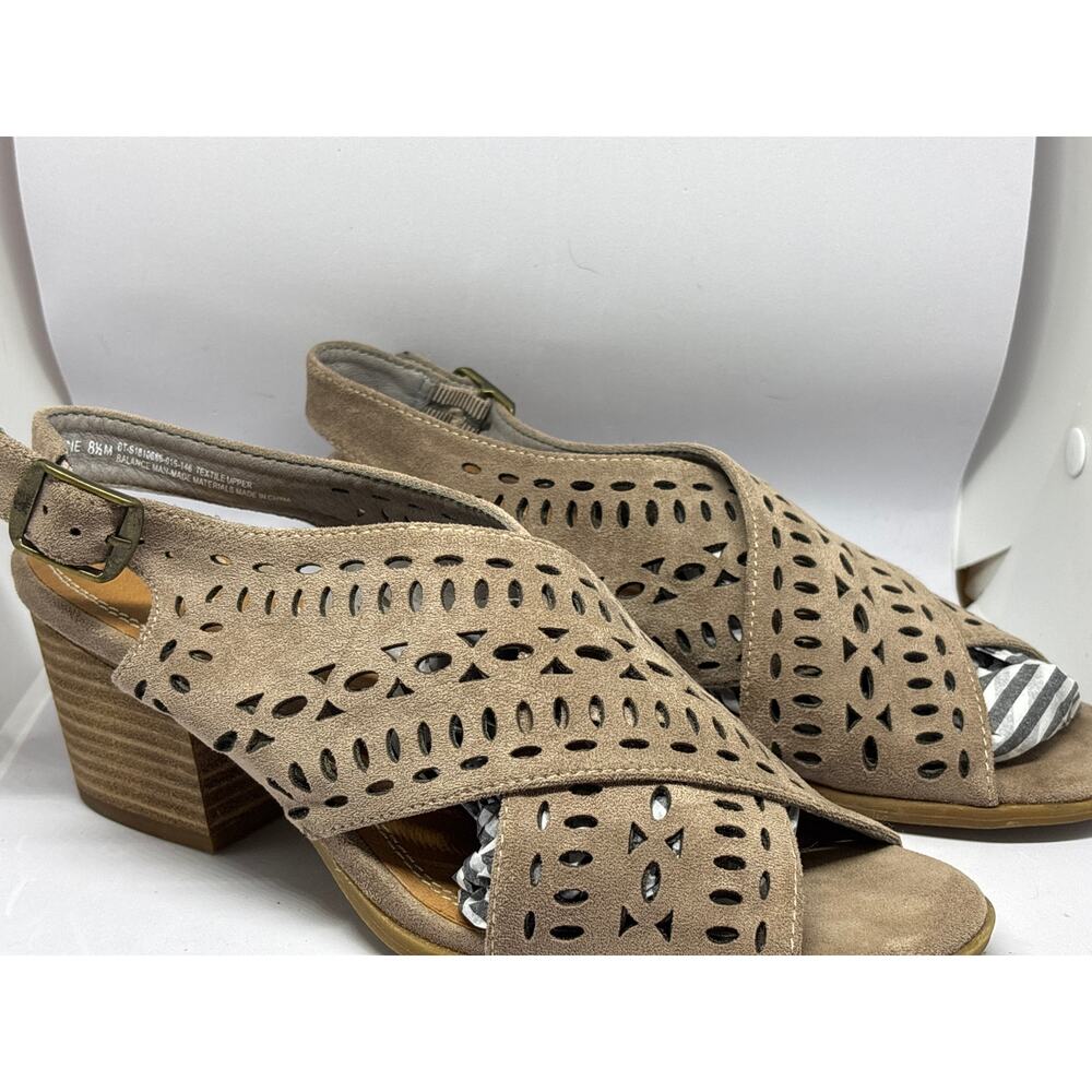 Baretraps Ilene Perforated Block Heel Sandals Shoes in Taupe Women's Size 8.5M